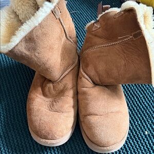 UGG Tan Boots with Shearling and Brown Bows